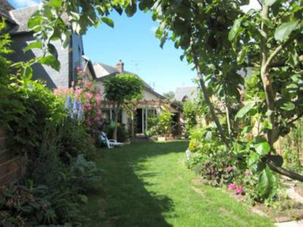 Chambre D'Hotes Rue Des Fougeres Bed & Breakfast Louviers Bagian luar foto
